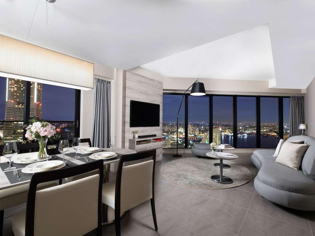 Oakwood Suites Yokohama Yokohama  Oda fotoğraf A suite at The Ritz-Carlton, Tokyo